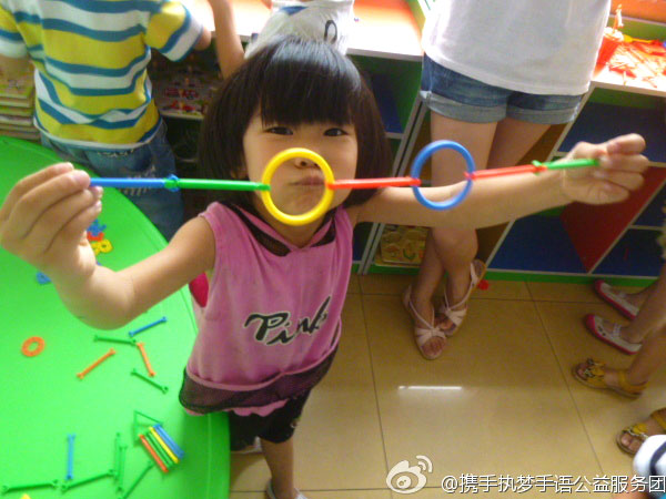 7��8����8��15����ɽ�|������W(xu��)���y�ֈ�(zh��)��(m��ng)�����Z(y��)�������(w��)�F(tu��n)��ɽ�|�Ͳ��e�k�˞���37��Ĺ�����(d��ng)�������������؅^(q��)���L�@����ͯ�ļ�ͥ���˽Ⲣӛ��@����ͯ����ͽ�����r���_չ�o�ϵK���Z(y��)��Ӗ(x��n)�����D��ɽ�|ʡ�Ͳ��а��`����(f��)���ĵĺ��ӂ�չʾ�����Ą�(chu��ng)���ֹ���