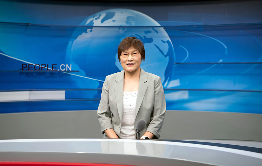 中國兒童中心黨委書記叢中笑接受人民網采訪。人民網 楊華龍攝