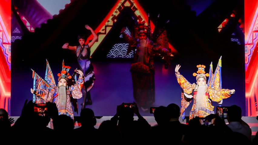 京劇演員與虛擬人“跨次元”合作《新定軍山》。主辦方供圖